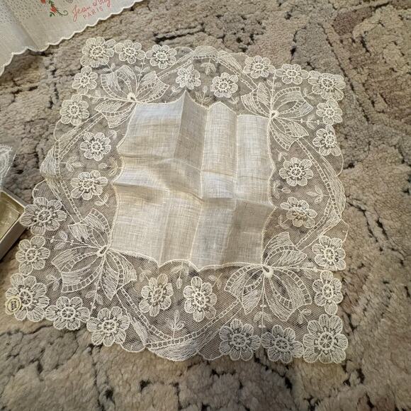 Marshall Fields Co Vintage Handkercheifs Lace Linen Embroidered Square Box of 4 - Picture 9 of 9